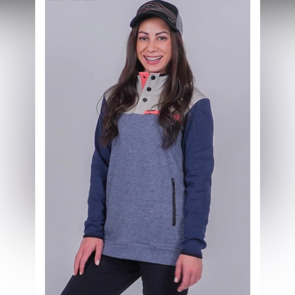 Women's Powell Fleece Pullover - Picture 2 of 11